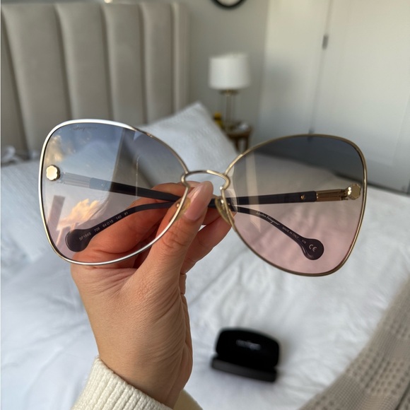Salvatore Ferragamo Sunglasses 😎 They are in great condition ✨🕶️ - Picture 6 of 7